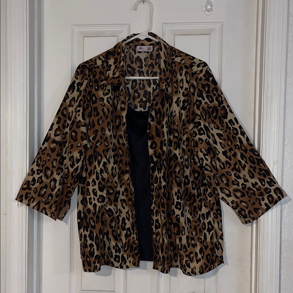 Joanna plus vintage Leopard Print Kimono Jacket with attached undershirt.
